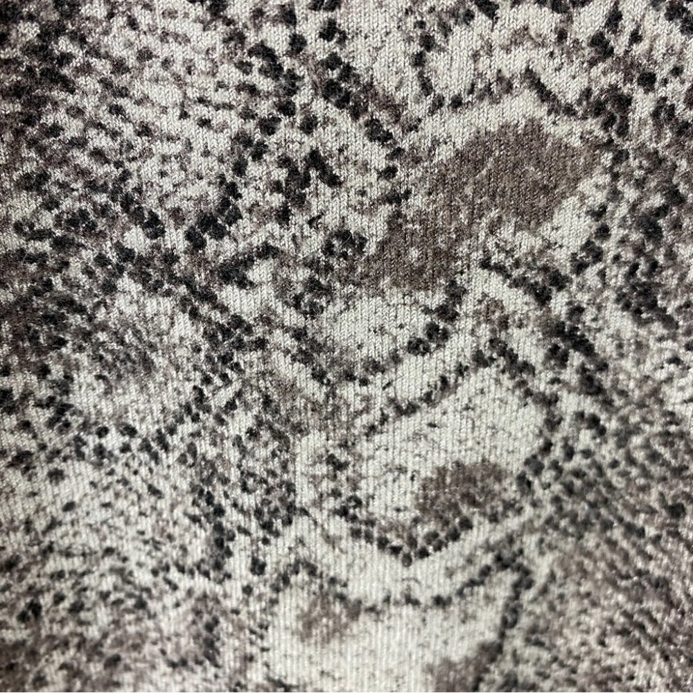 ✨3/$20✨ Paraphrase Boho Chic Animal Print V Neck Long Sleeve Sweater Medium - Picture 8 of 9